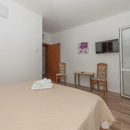 Mona * Макарська