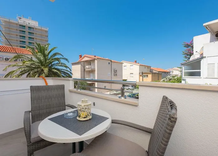 Mona Μακάρσκα