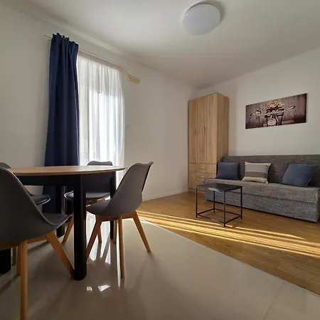 Apartment Mona *