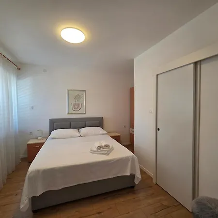 Apartment Mona