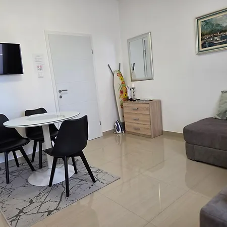 Mona Apartment *