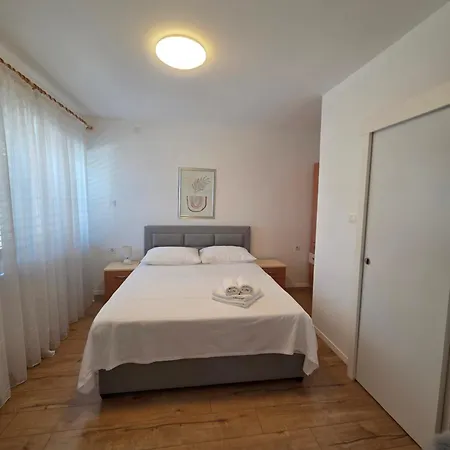 Apartman Mona *