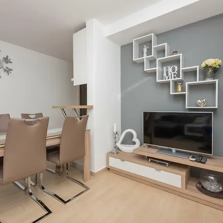 Mona Apartamento Makarska