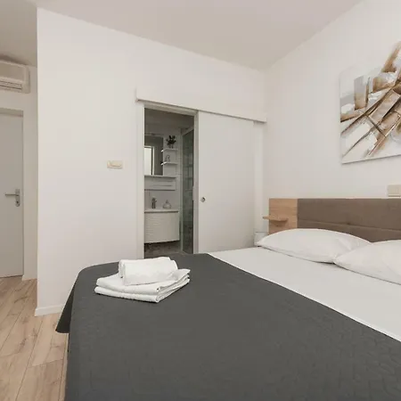 Mona Apartamento Makarska