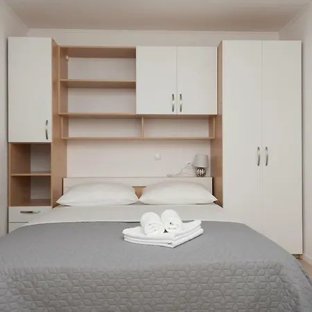 Mona Апартаменты *