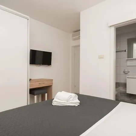 Mona Apartamento Makarska