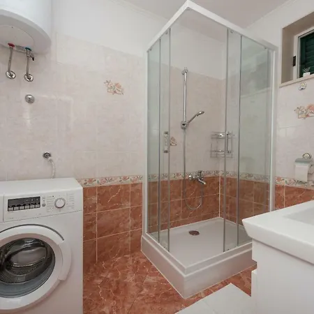 Mona Apartamento Makarska