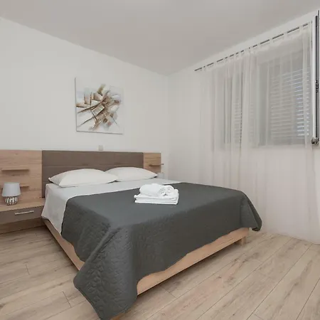 Mona Apartmán