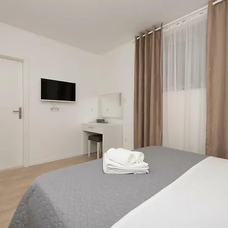 Apartman Mona *