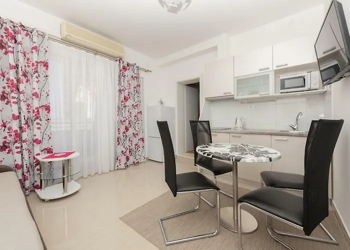 Mona Apartment Makarska