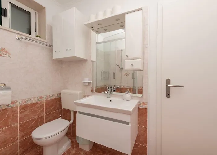 Mona Апартаменти *