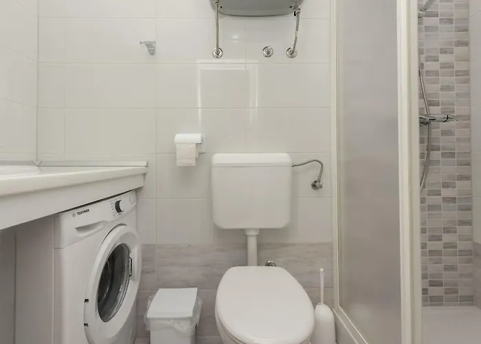 Mona * Макарська