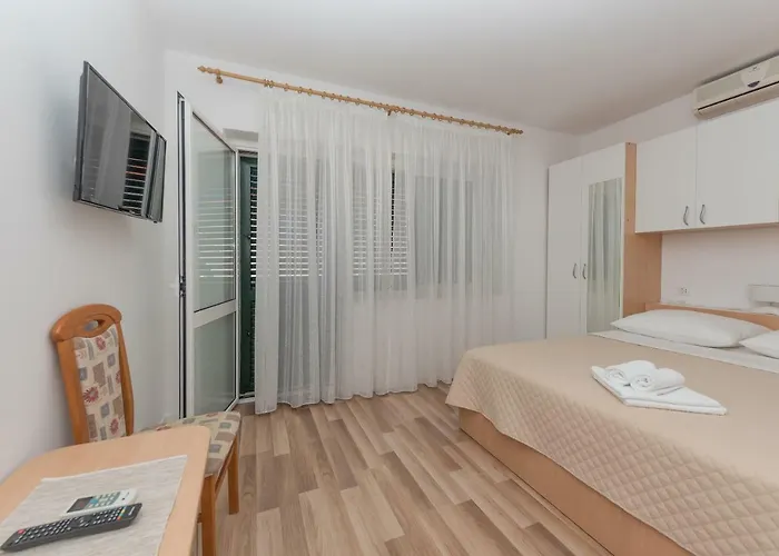 Mona Макарська