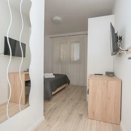 Mona Apartment