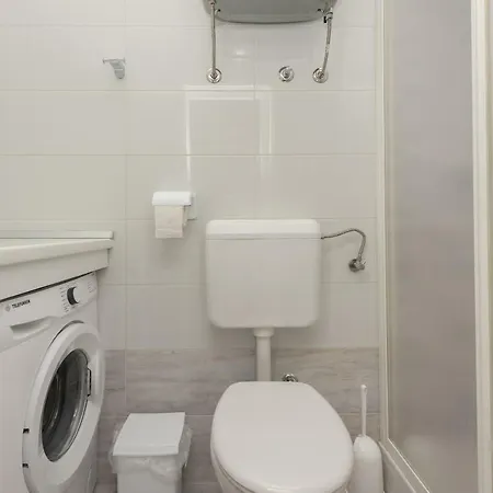 Mona * ماكارسكا