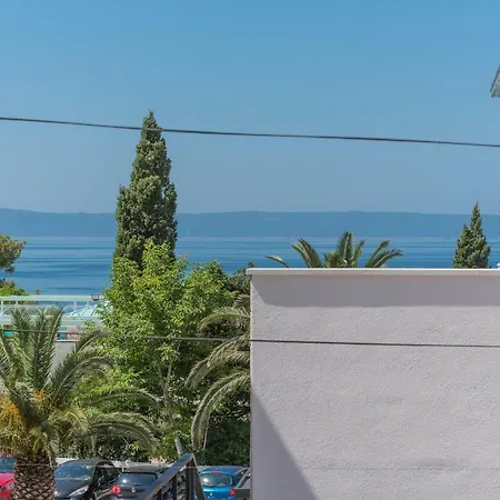 Mona ماكارسكا